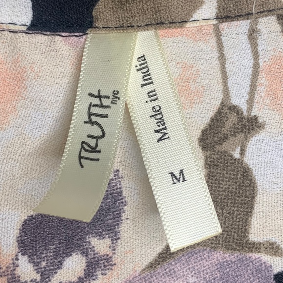 Truth NYC Floral Blouse - Gently Used - Size Medium - Picture 5 of 6